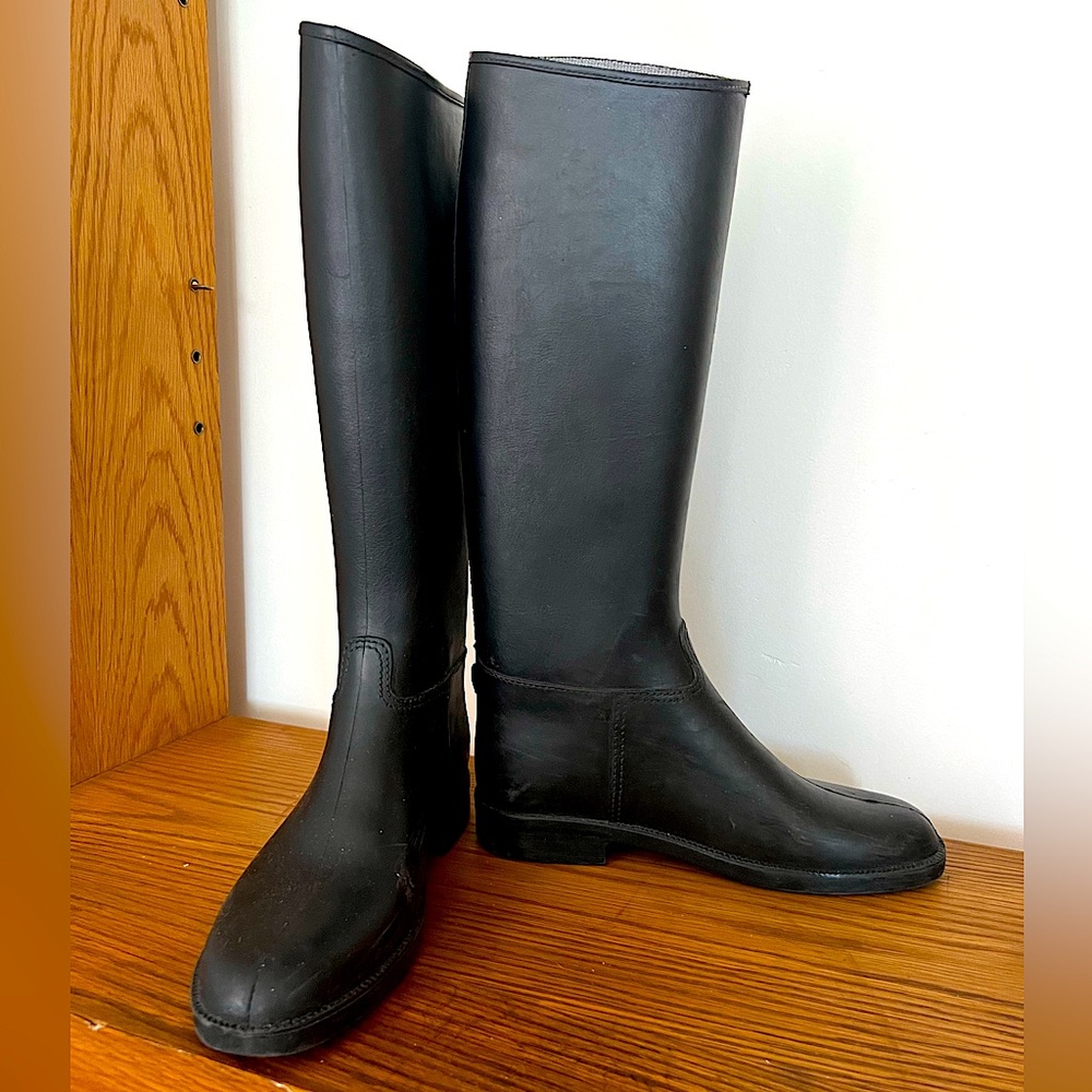 Chic equestrian inspired rain boots, US size 8 EUC